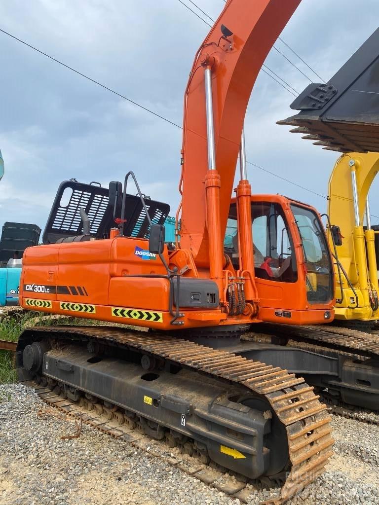 Doosan DX 300 LC Bagri goseničarji