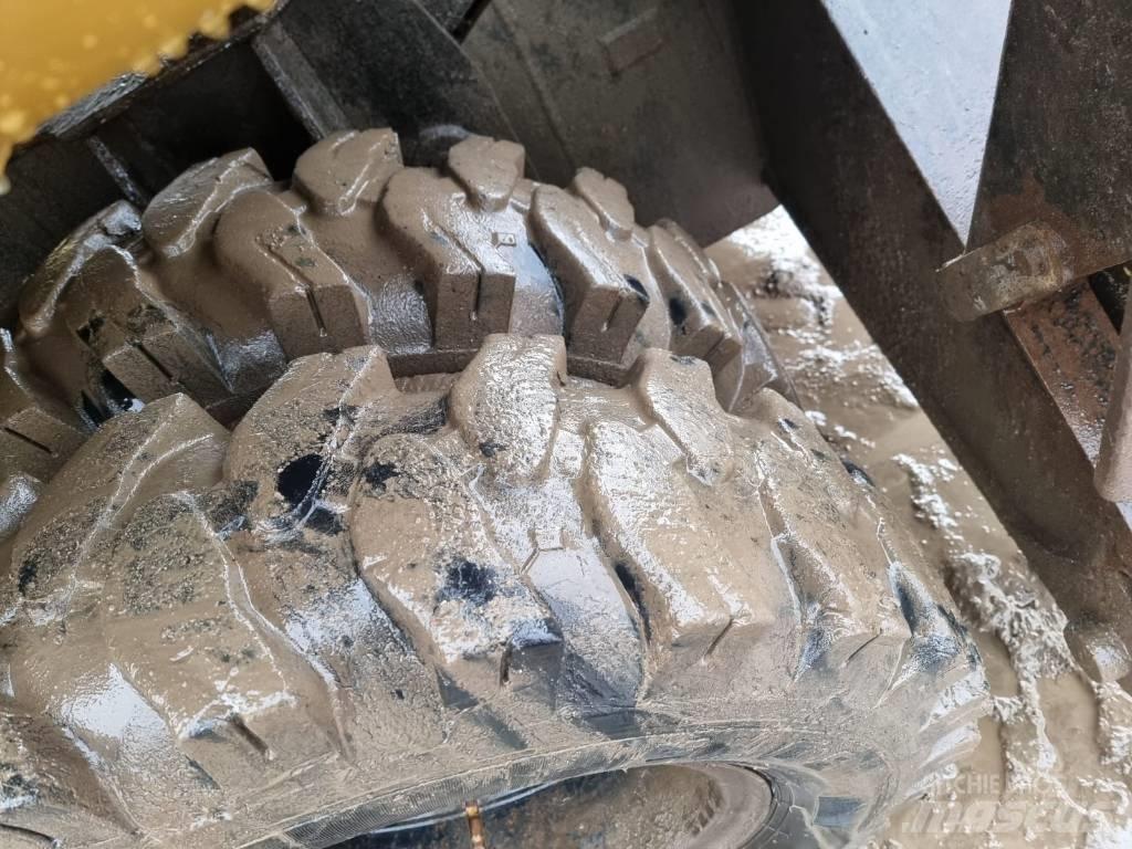 CAT M 313 C Bagri na kolesih