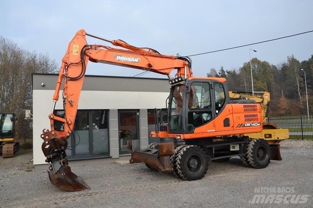 Doosan DX 140 W Bagri na kolesih