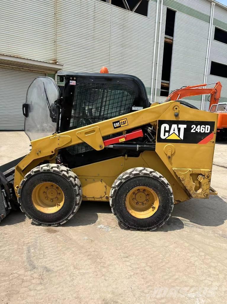 CAT 246 D Skid steer mini nakladalci