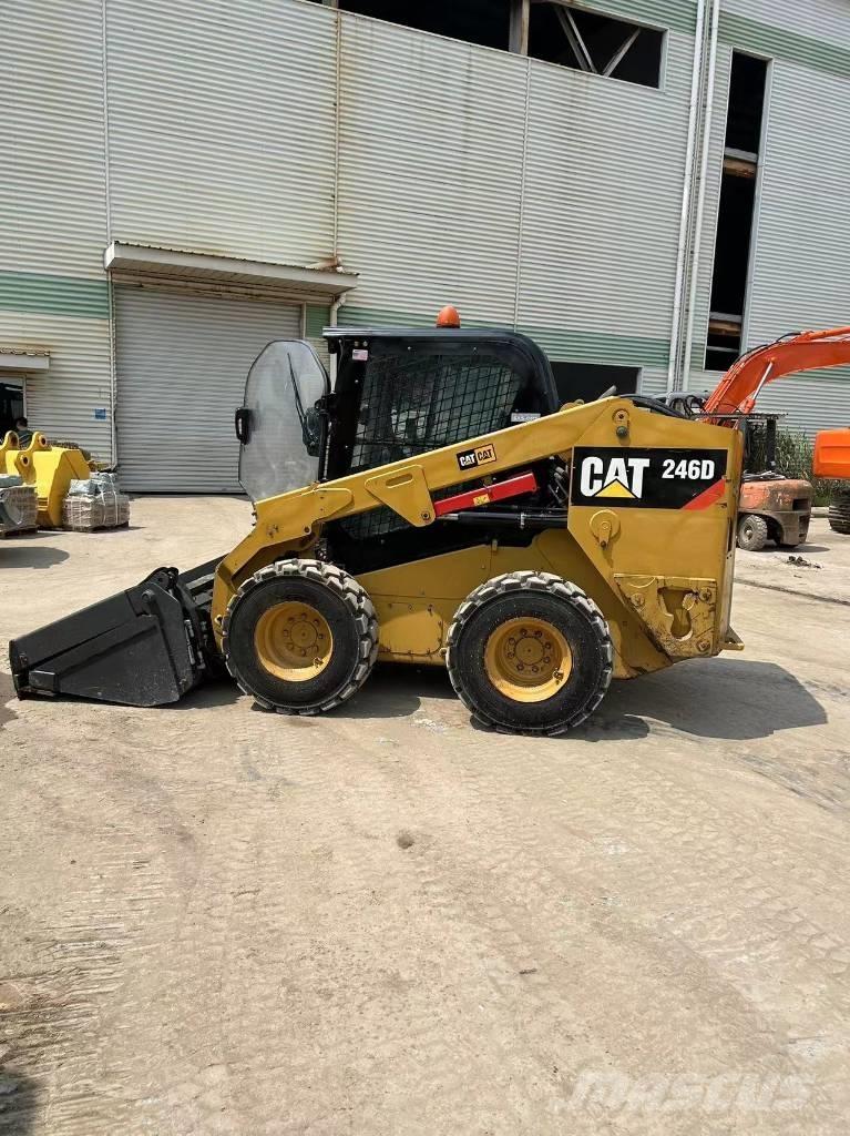 CAT 246 D Skid steer mini nakladalci