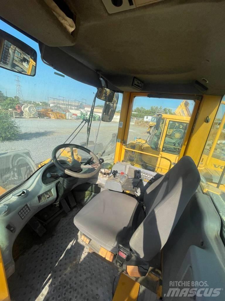 Volvo L 180 E Kolesni nakladalci