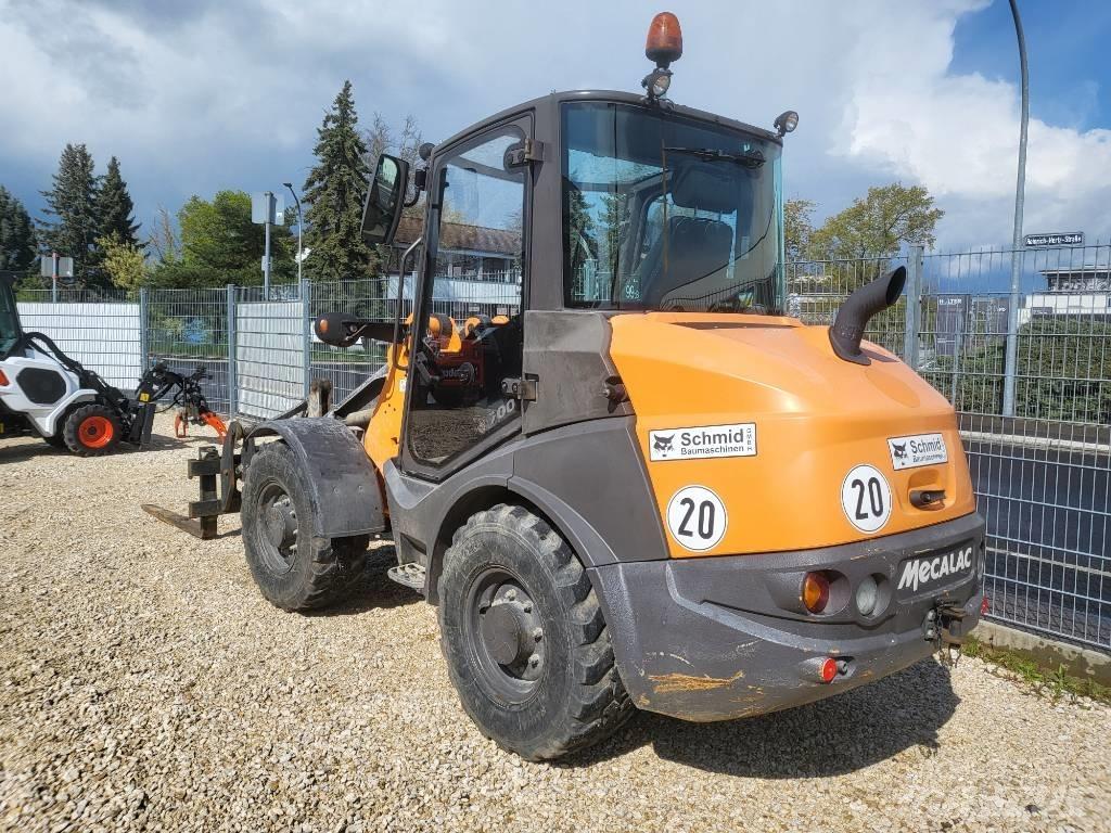 Mecalac AX 700 Kolesni nakladalci