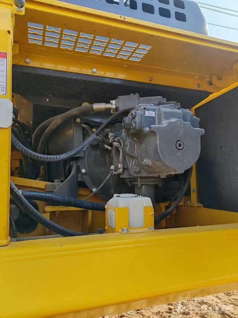 Komatsu 450-8 Bagri goseničarji