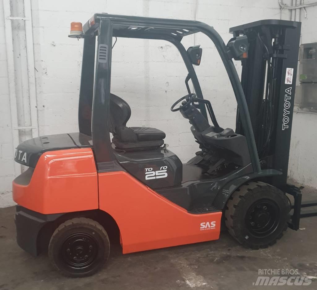 Toyota 52-8 FD 25 Dizelski viličarji