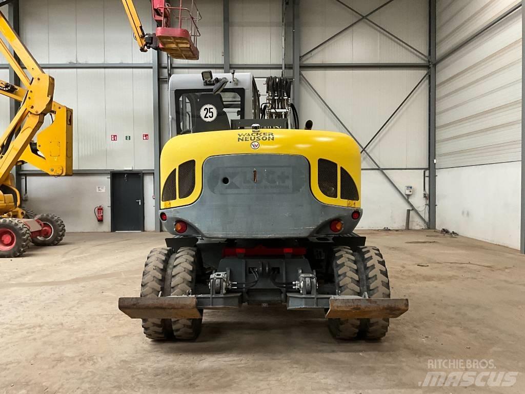 Neuson EW 100 Bagri na kolesih