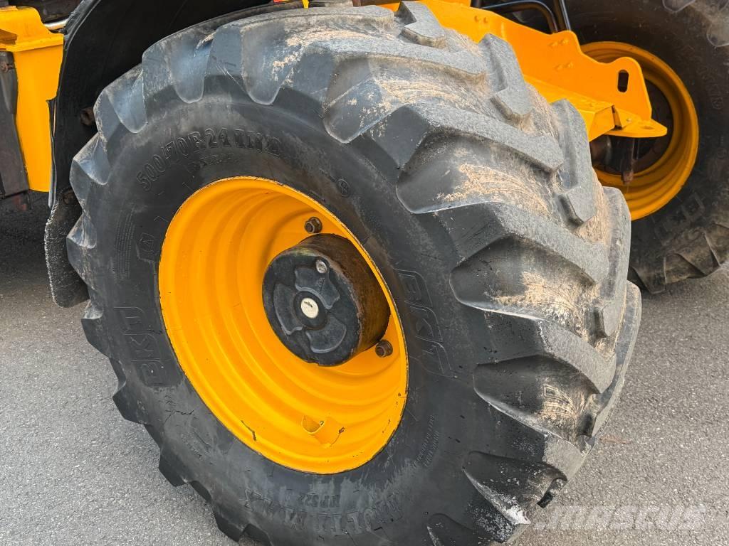 JCB TM320 Kolesni nakladalci