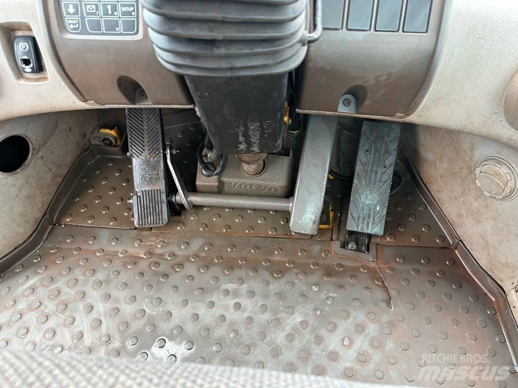 Volvo L180F Kolesni nakladalci
