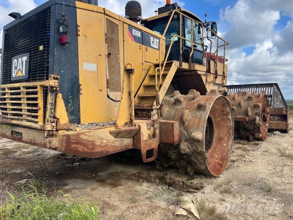 CAT 836K Kompaktorji tal