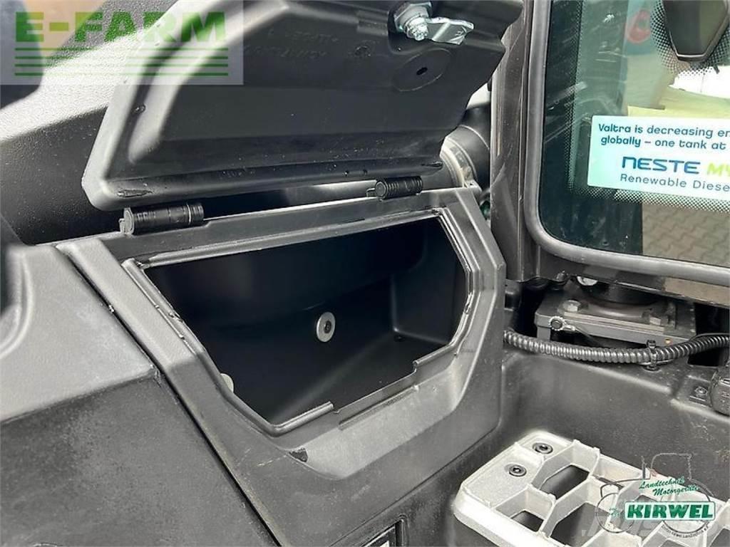 Valtra q 285 Traktorji