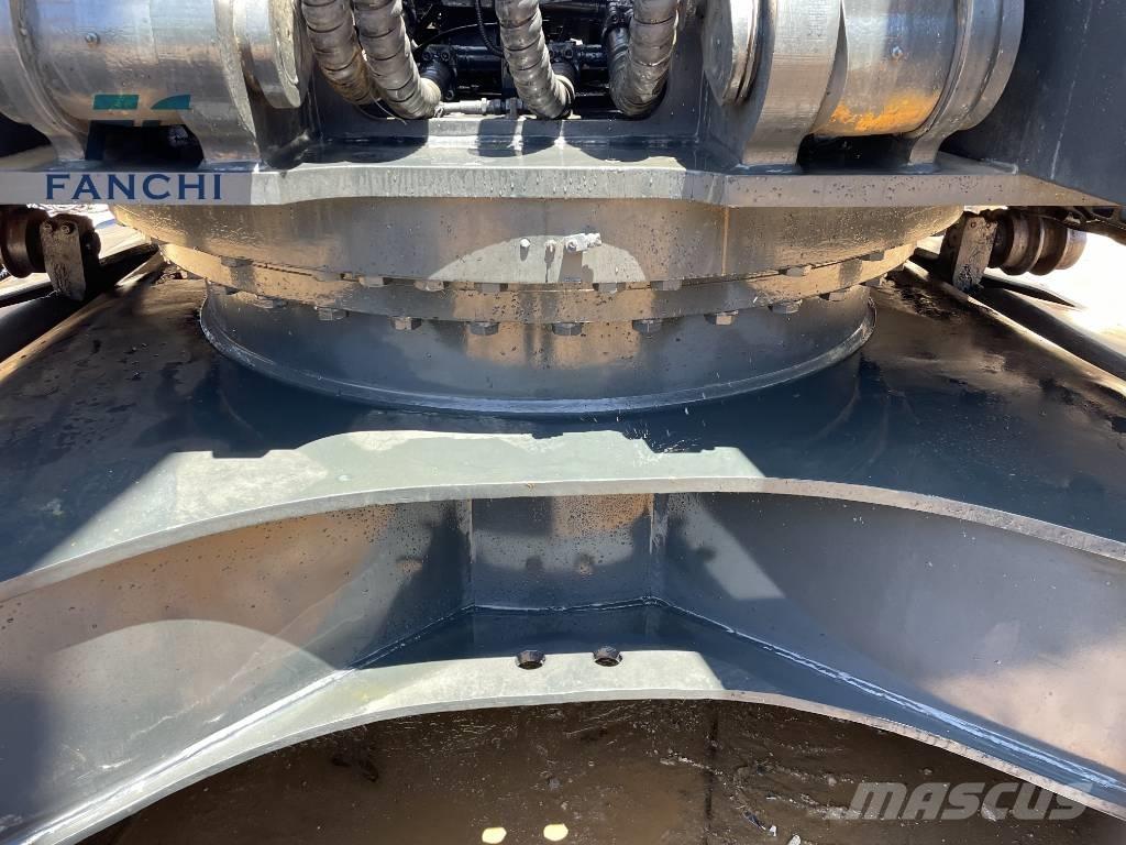 Hyundai 305lC-9T Bagri goseničarji