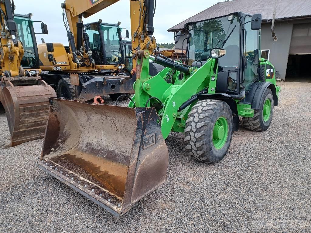 CAT 906M Kolesni nakladalci