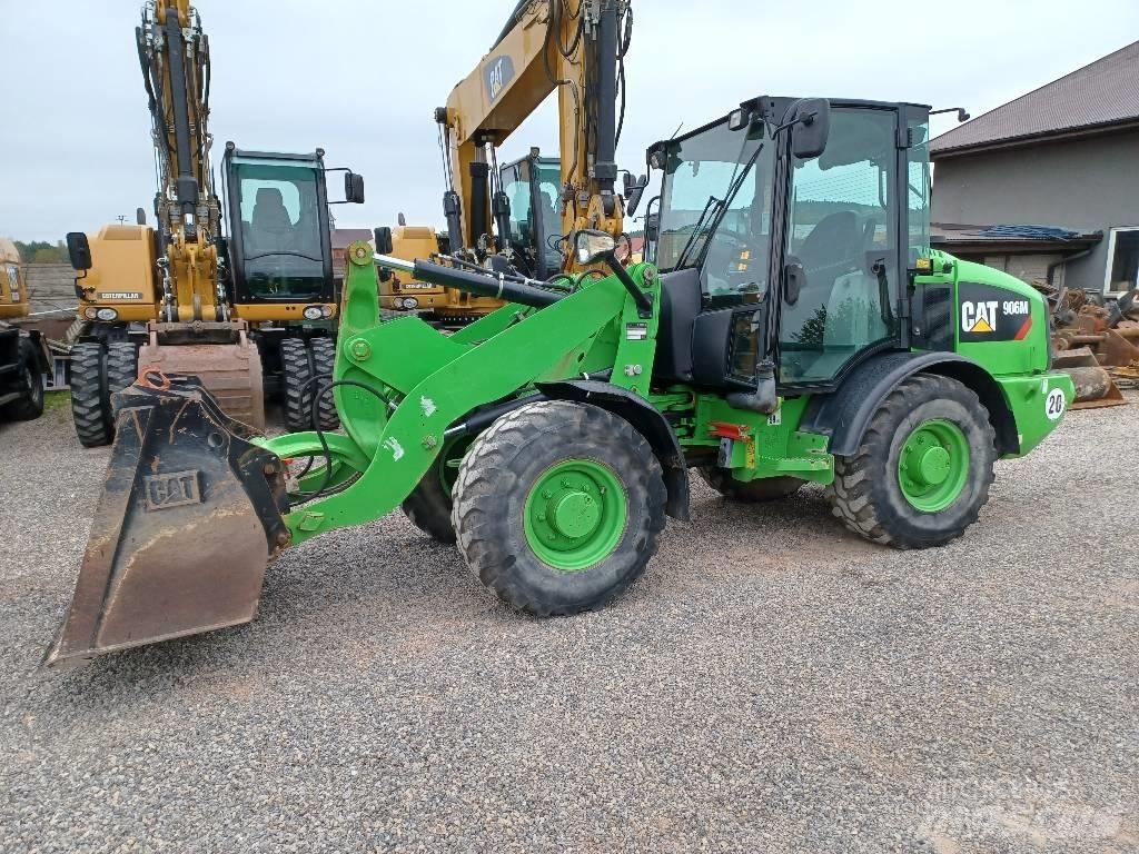 CAT 906M Kolesni nakladalci