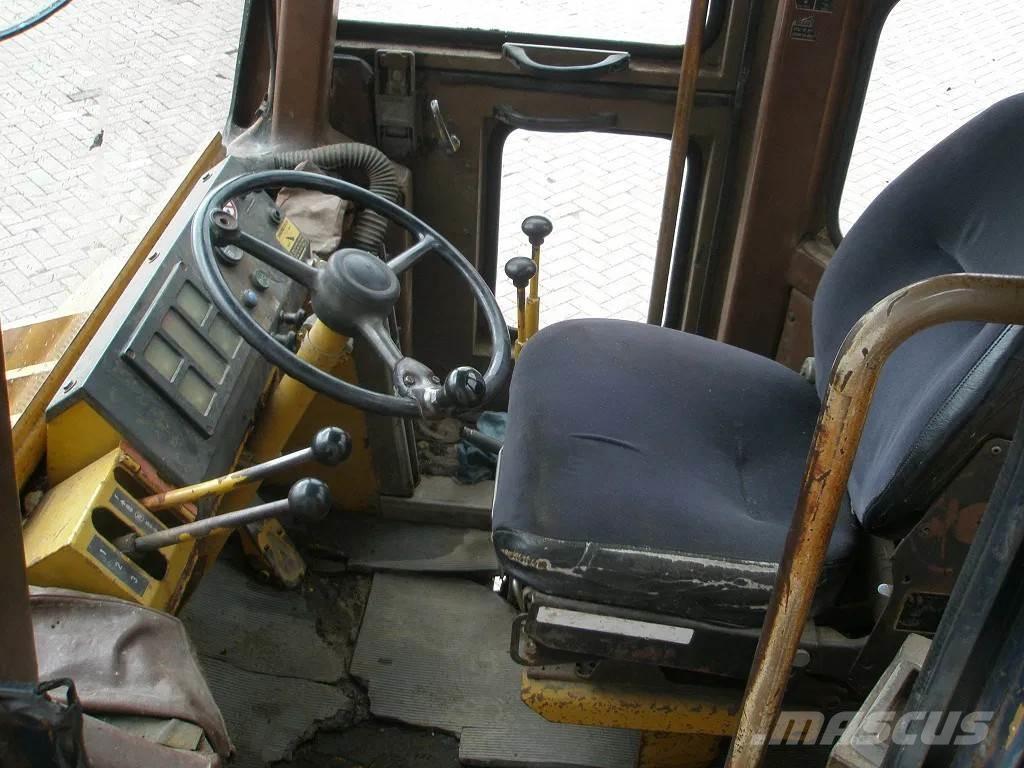 Komatsu W40-2 Kolesni nakladalci