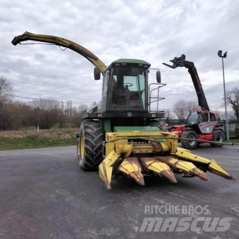 John Deere 6610 Stroji za krmo na lastni pogon