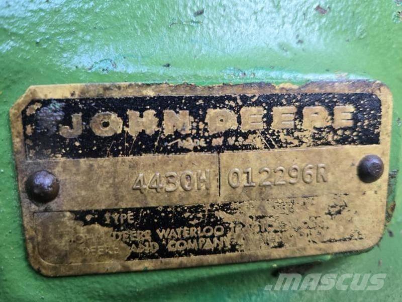 John Deere 4430 Traktorji