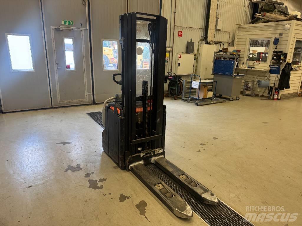BT Toyota SPE 120 L Ročni električni viličar