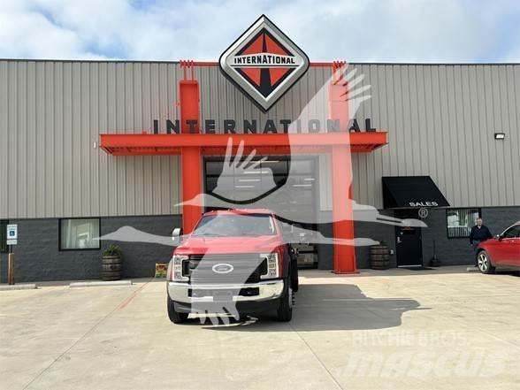 Ford F550 SD Tovornjaki s kesonom/platojem