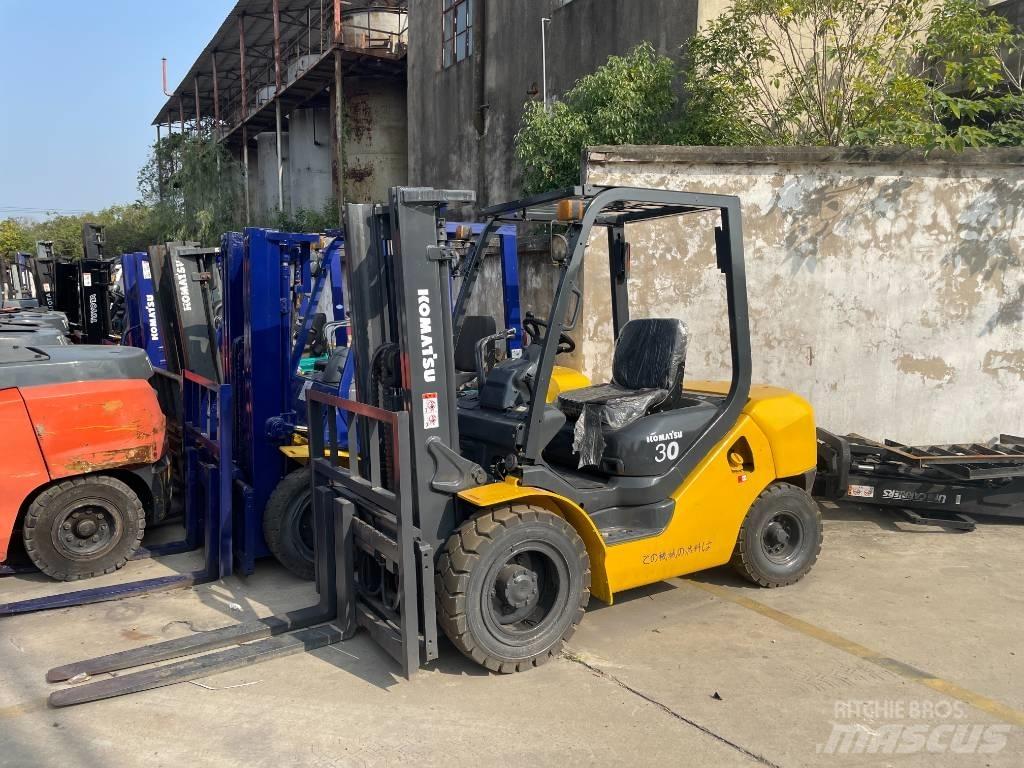 Komatsu 3 T Teleskopski viličarji