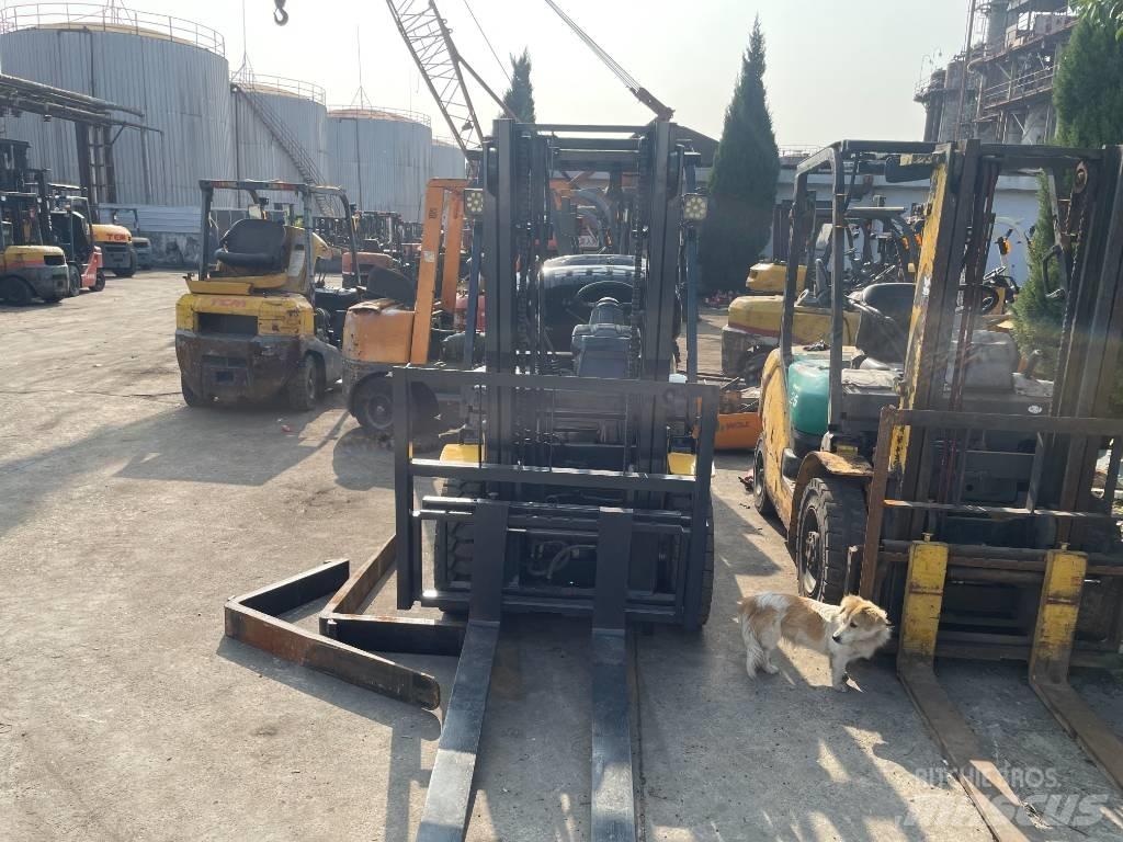 Komatsu 3 T Teleskopski viličarji