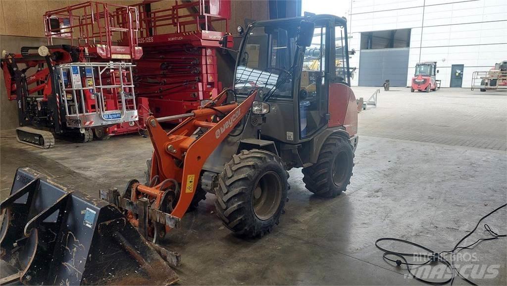 Weycor AR320 Cab Večnamenski nakladalci