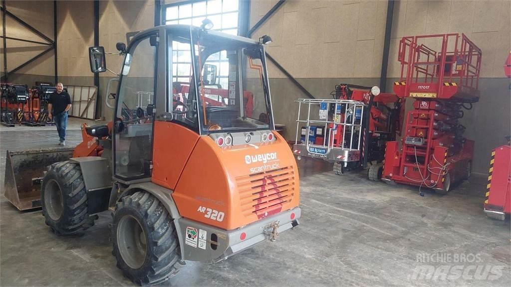 Weycor AR320 Cab Večnamenski nakladalci