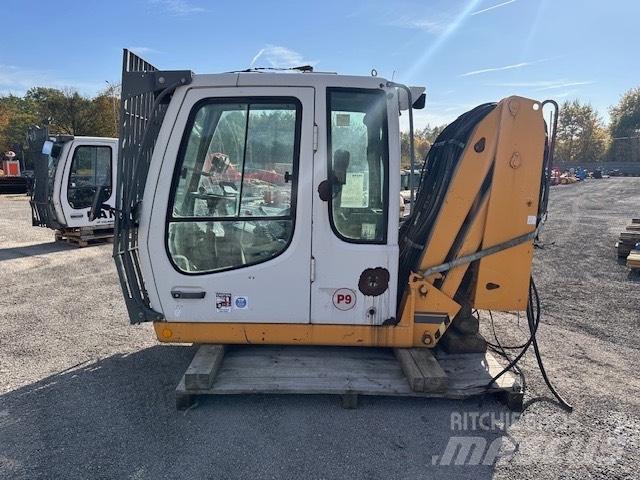 Liebherr A 934 C HD Kabine in notranjost