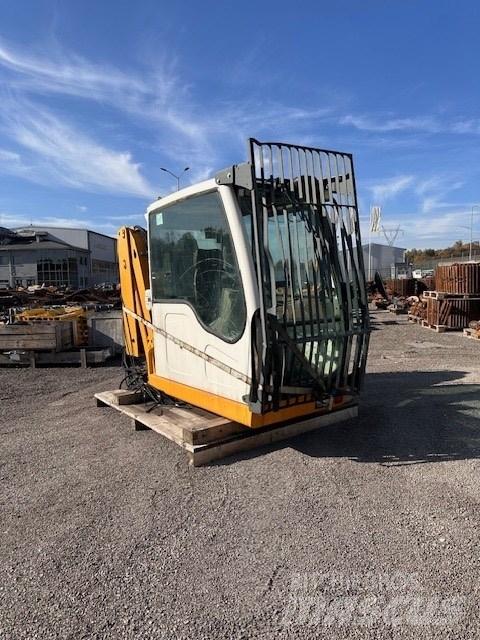 Liebherr A 934 C HD Kabine in notranjost