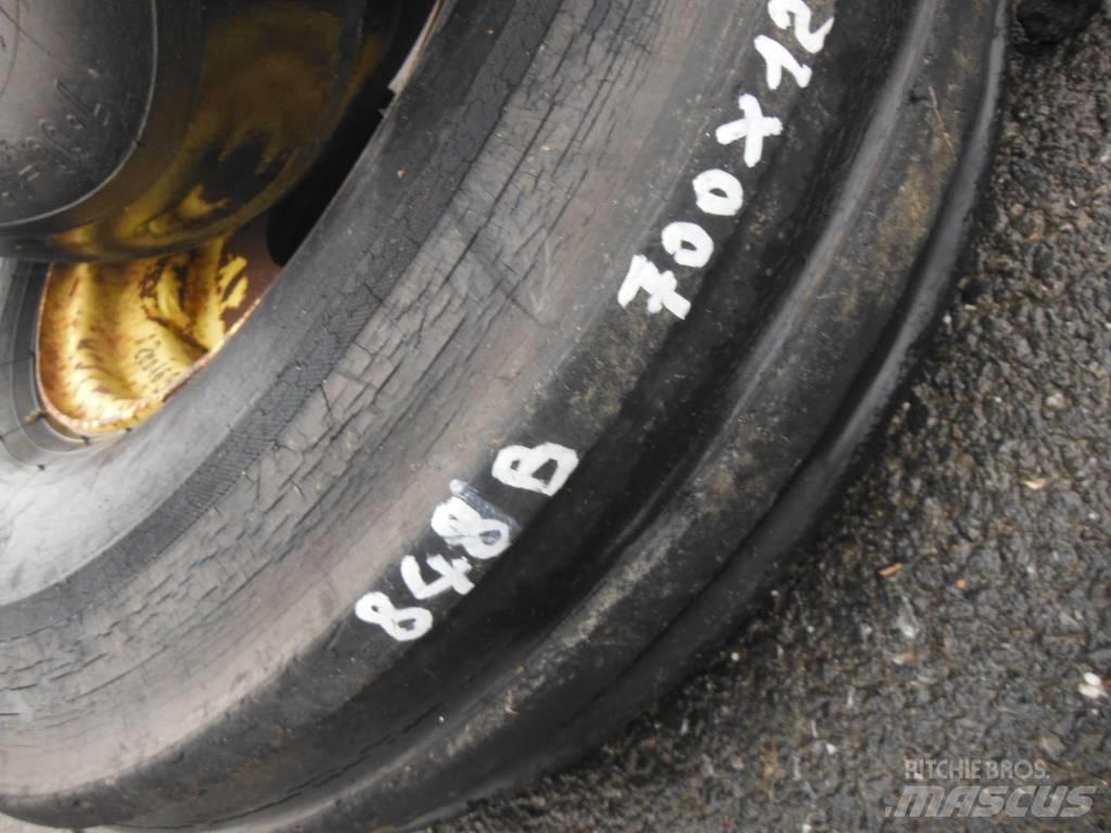 Dunlop 7.00X12 Gume, kolesa in platišča