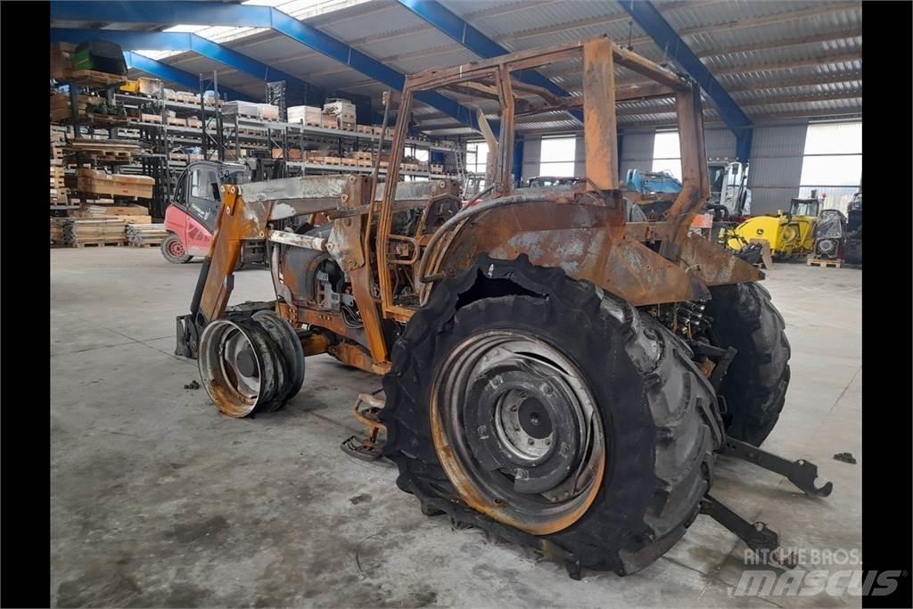 Valtra N121 Traktorji