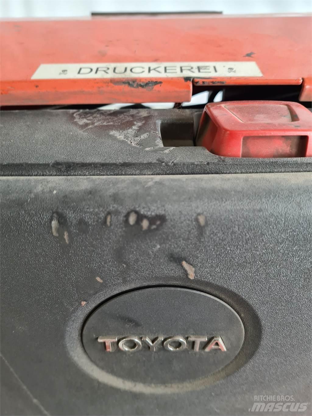 Toyota LWE 250 Električni nizko dvižni viličar