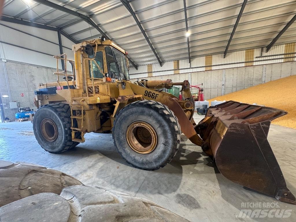 CAT 966 F Kolesni nakladalci