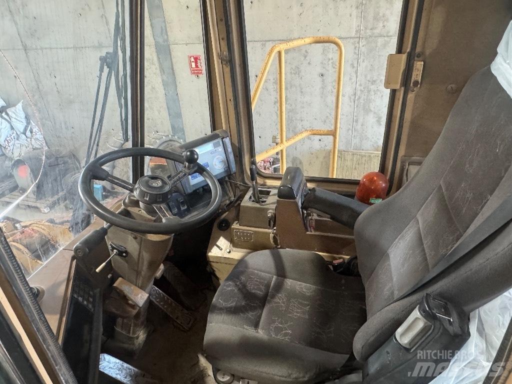 CAT 966 F Kolesni nakladalci