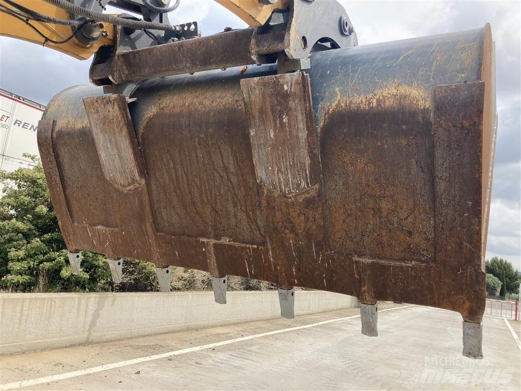 Liebherr L 526 Kolesni nakladalci