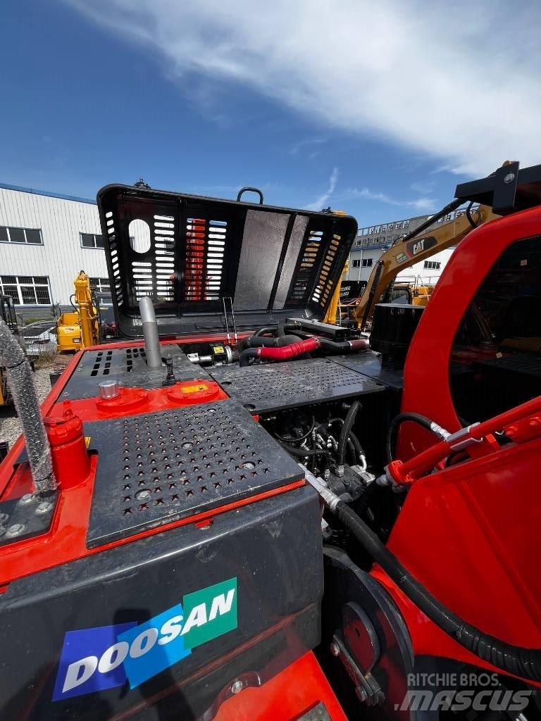 Doosan DX 225 Bagri goseničarji