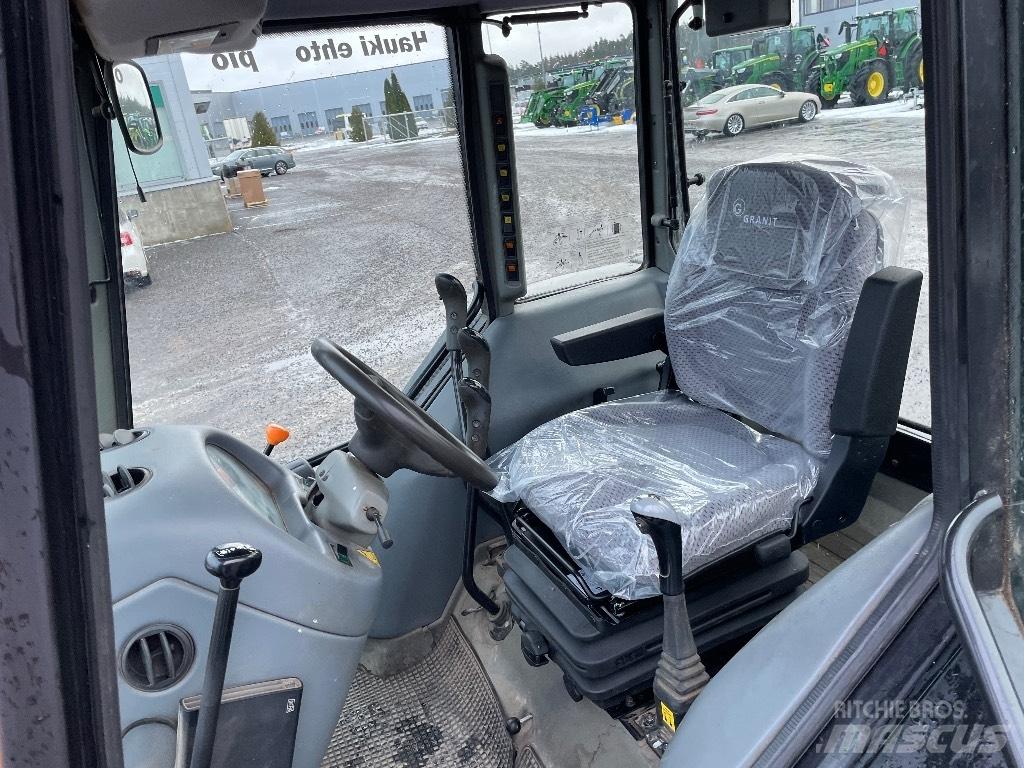 Valtra A 95 Traktorji