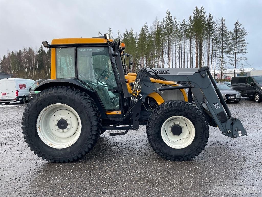 Valtra A 95 Traktorji
