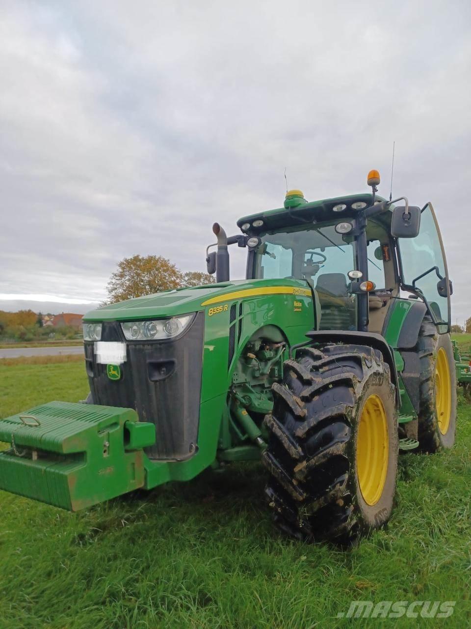 John Deere 8335R Traktorji