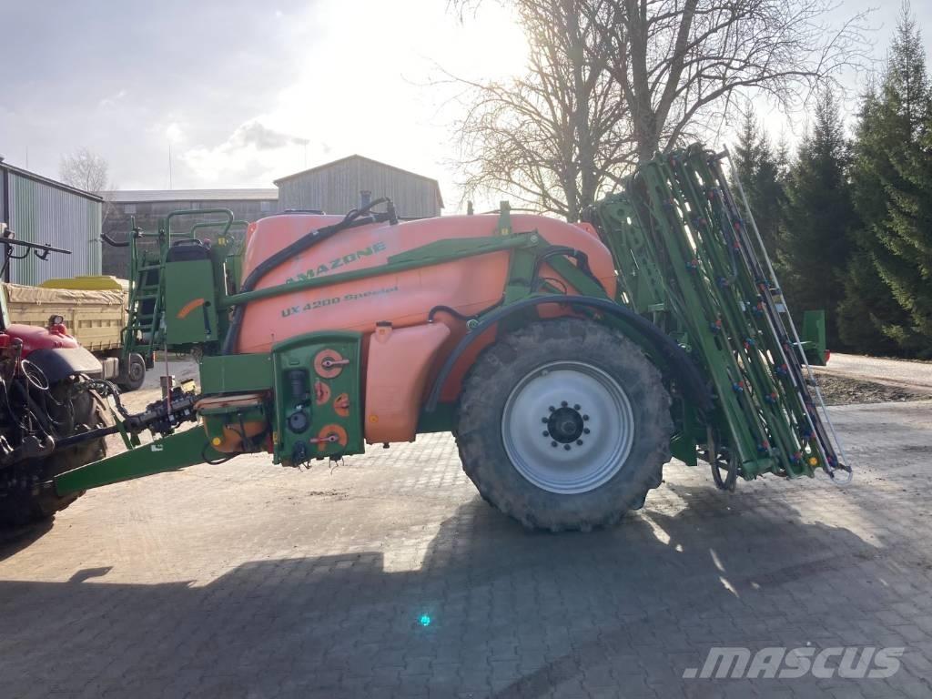 Amazone UX 4200 24 m Vlečne škropilnice