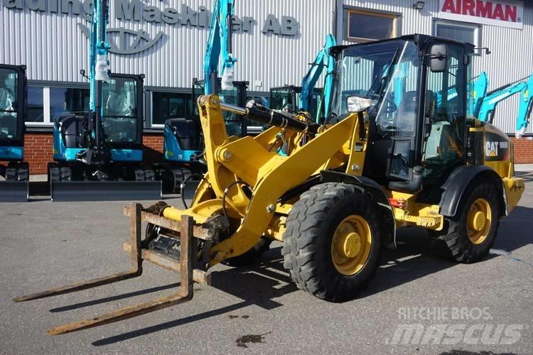CAT 906M *Uthyres* Kolesni nakladalci