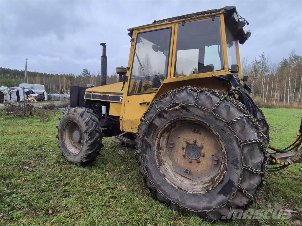 Valtra 715M Traktorji