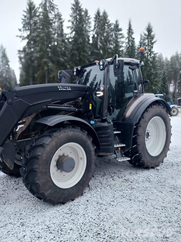 Valtra T 235 Traktorji