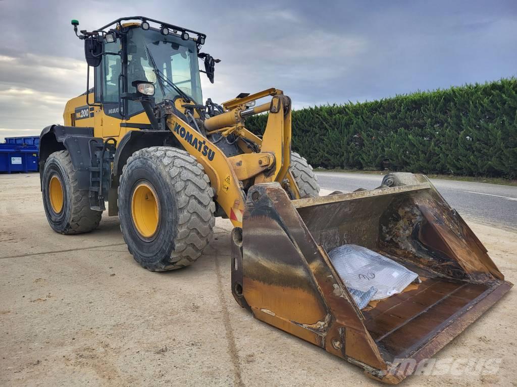 Komatsu WA200-8 Kolesni nakladalci