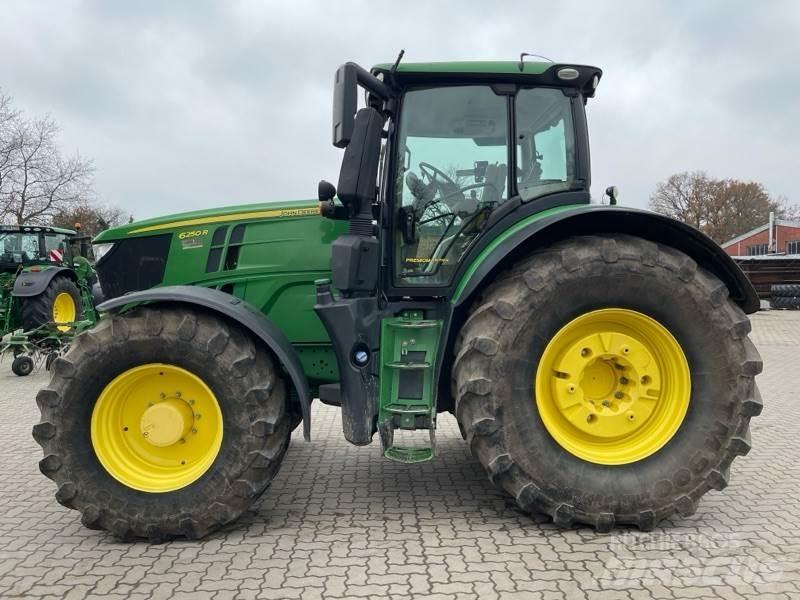 John Deere 6250R Traktorji