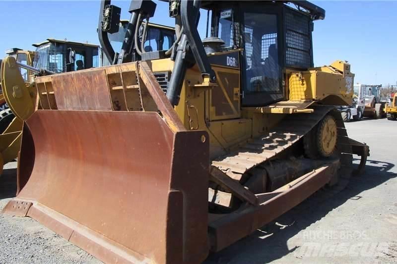 CAT D6R2 Buldožerji goseničarji