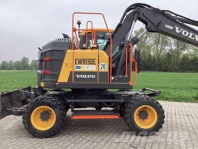 Volvo EWR 130 E Bagri na kolesih