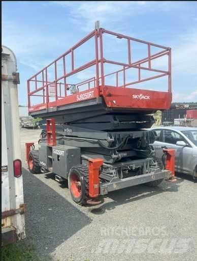 SkyJack SJ 9250 Škarjaste dvižne ploščadi