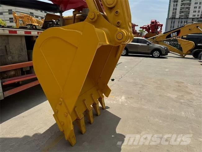Komatsu PC 220 Bagri goseničarji