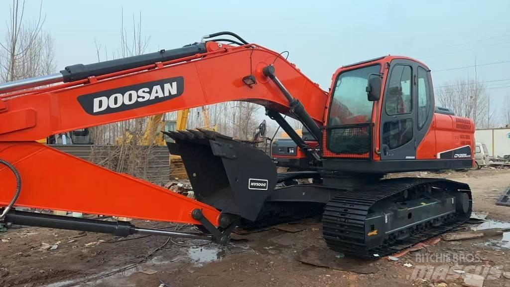 Doosan DX 225 LC Bagri goseničarji