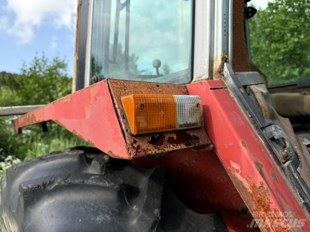 Massey Ferguson 675 Traktorji